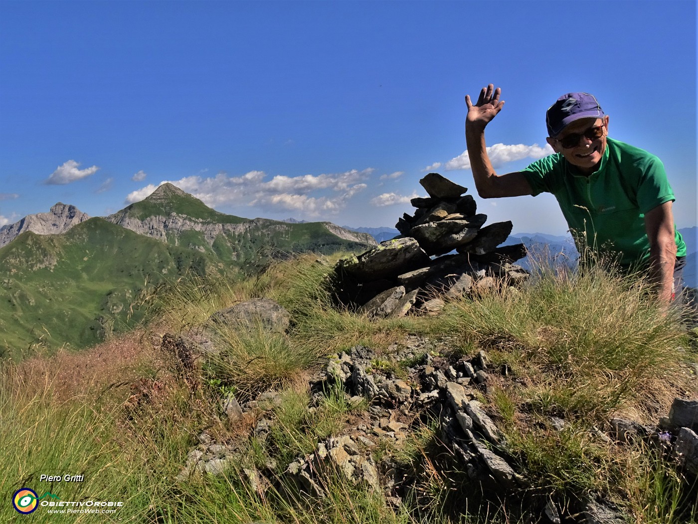70 In vetta al Monte Azzaredo (2135 m) con vista in Cavallo.JPG